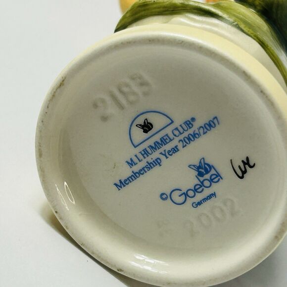 Goebel Hummel Figurine Keeping Time Little Girl Germany Club Year 2006/2007 3.5" - Picture 7 of 7